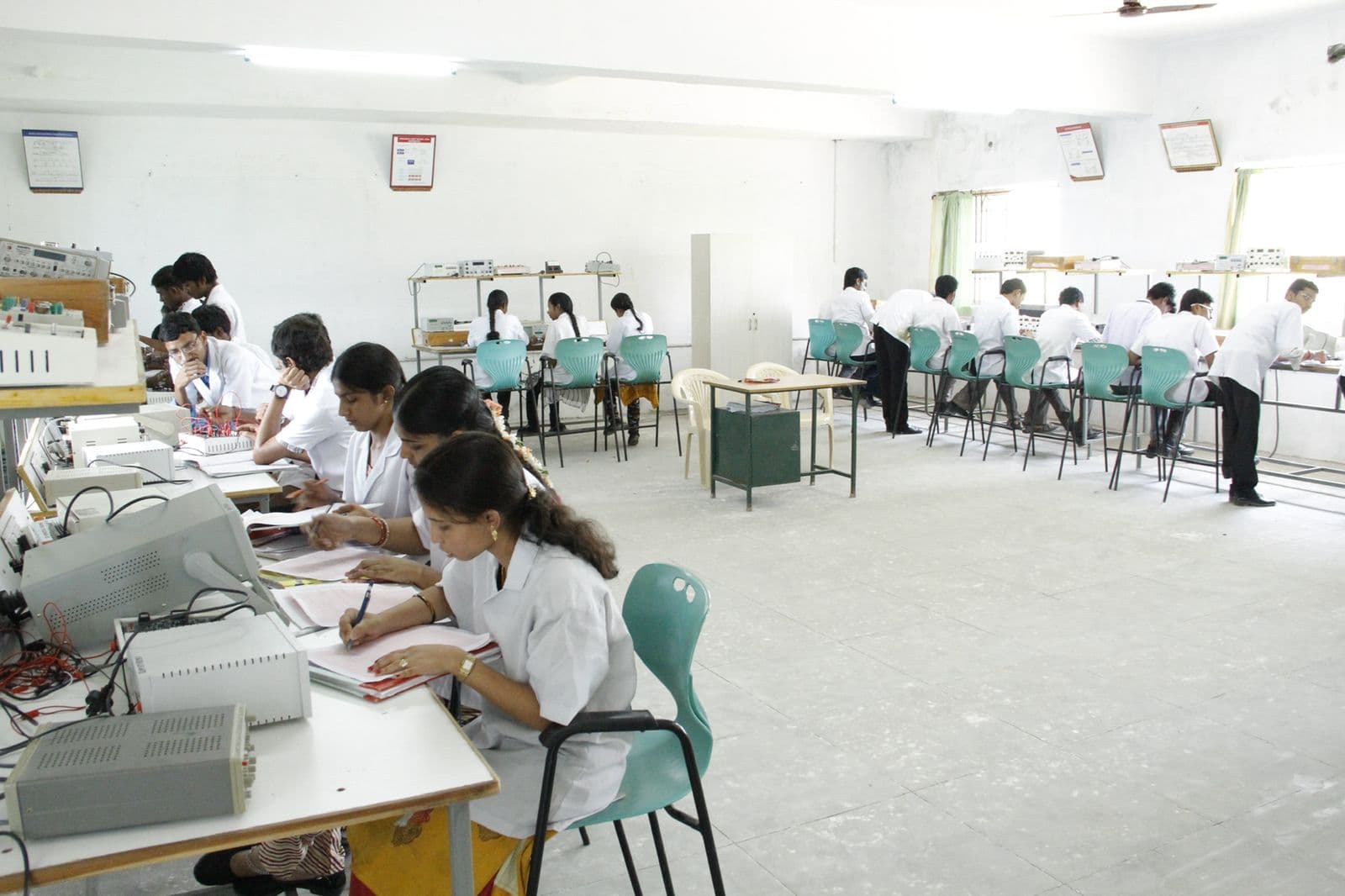 The electronics laboratory at SVPP